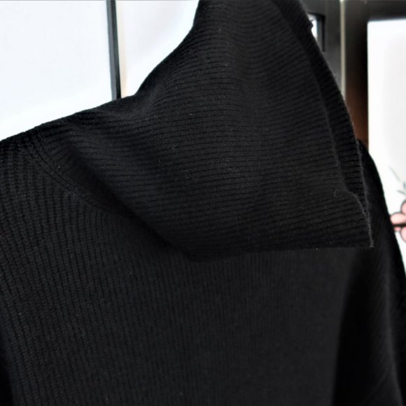 LOVESTITCH Black Asymmetrical Off Shoulder Turtle Neck Sweater Size Large - Picture 3 of 11